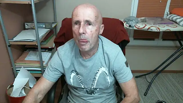 Snapshot of olibrius71 chatting on February 2026 09:00:01 PM olibrius71 online show from February 2026 09:00:01 PM