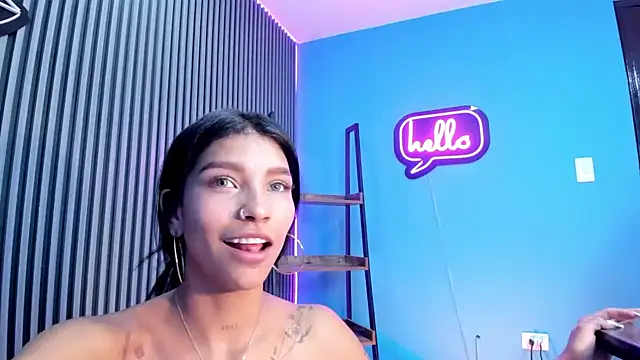 Snapshot of LauraAristizabal chatting on January 2025 06:48:01 PM LauraAristizabal online show from January 2025 06:48:01 PM
