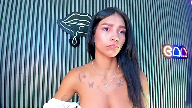Snapshot of LauraAristizabal chatting on January 2025 01:22:01 PM LauraAristizabal online show from January 2025 01:22:01 PM