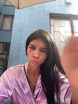 Snapshot of LauraAristizabal chatting on January 2025 07:40:01 PM LauraAristizabal online show from January 2025 07:40:01 PM