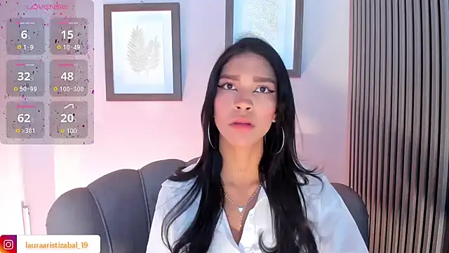 Snapshot of LauraAristizabal chatting on January 2025 01:15:01 PM LauraAristizabal online show from January 2025 01:15:01 PM