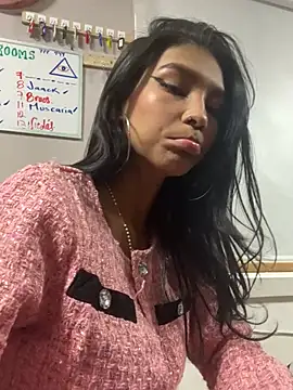 Snapshot of LauraAristizabal chatting on January 2025 04:20:01 PM LauraAristizabal online show from January 2025 04:20:01 PM