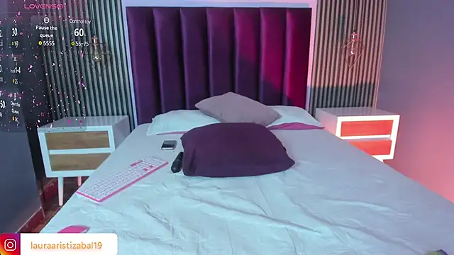Snapshot of LauraAristizabal chatting on January 2025 04:24:01 PM LauraAristizabal online show from January 2025 04:24:01 PM