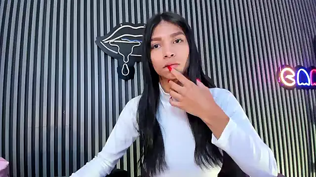 Snapshot of LauraAristizabal chatting on February 2025 01:01:01 PM LauraAristizabal online show from February 2025 01:01:01 PM
