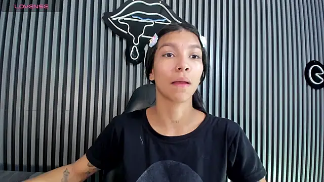 Snapshot of LauraAristizabal chatting on February 2025 12:47:02 PM LauraAristizabal online show from February 2025 12:47:02 PM