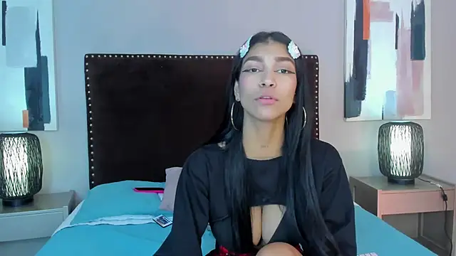 Snapshot of LauraAristizabal chatting on March 2025 04:20:01 PM LauraAristizabal online show from March 2025 04:20:01 PM