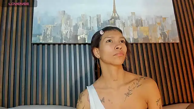 Snapshot of LauraAristizabal chatting on September 2025 12:38:02 PM LauraAristizabal online show from September 2025 12:38:02 PM
