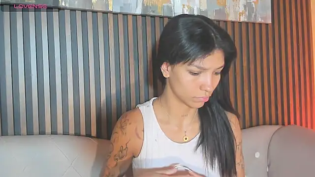 Snapshot of LauraAristizabal chatting on October 2025 12:36:02 PM LauraAristizabal online show from October 2025 12:36:02 PM