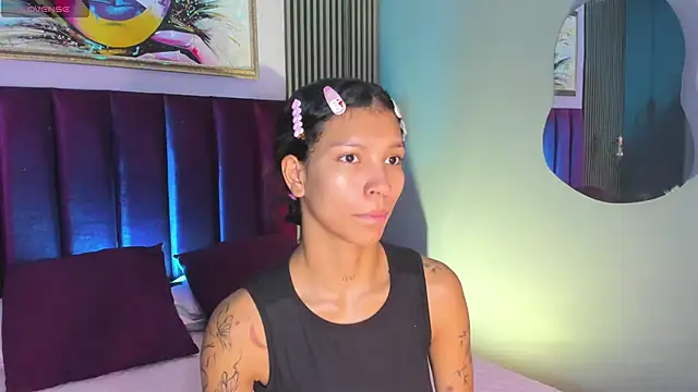 Snapshot of LauraAristizabal chatting on October 2025 12:33:01 PM LauraAristizabal online show from October 2025 12:33:01 PM