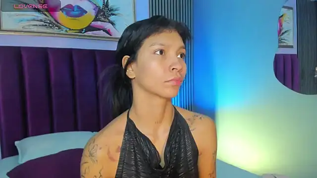 Snapshot of LauraAristizabal chatting on November 2025 12:40:02 PM LauraAristizabal online show from November 2025 12:40:02 PM