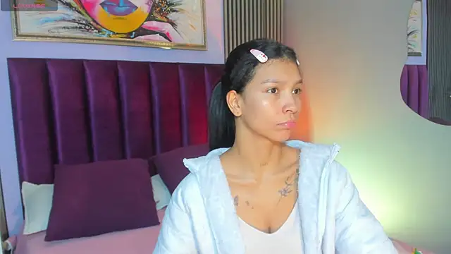 Snapshot of LauraAristizabal chatting on November 2025 11:53:01 AM LauraAristizabal online show from November 2025 11:53:01 AM