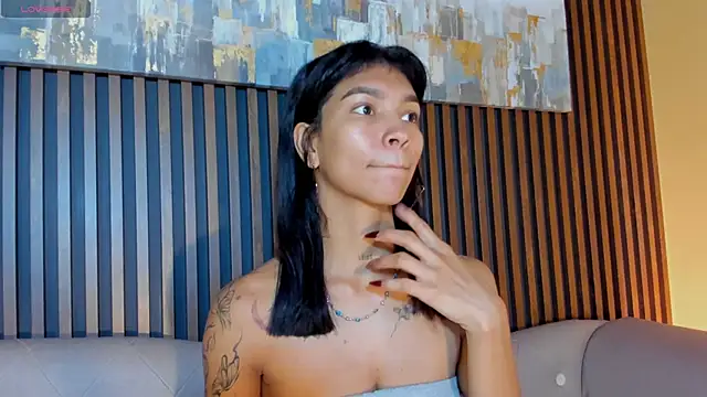 Snapshot of LauraAristizabal chatting on November 2025 12:36:02 PM LauraAristizabal online show from November 2025 12:36:02 PM