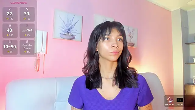 Snapshot of LauraAristizabal chatting on November 2025 12:49:01 PM LauraAristizabal online show from November 2025 12:49:01 PM