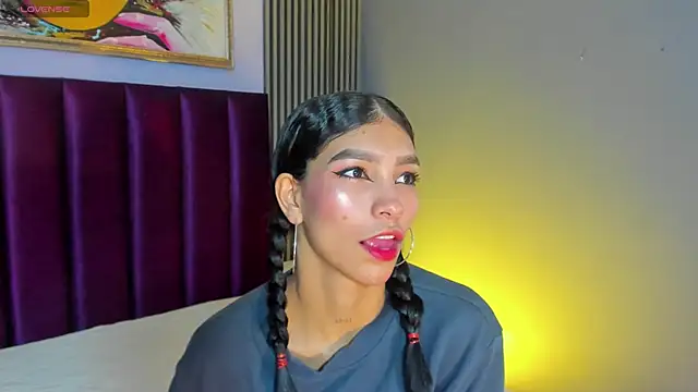 LauraAristizabal online show from April 2026 12:30:01 PM