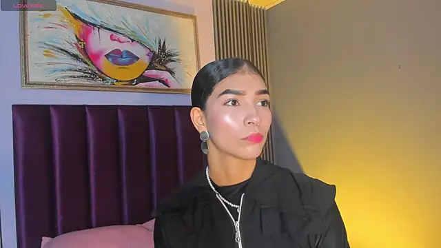 LauraAristizabal online show from June 2026 12:04:02 PM