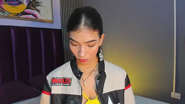 LauraAristizabal online show from June 2026 12:07:02 PM