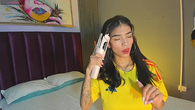LauraAristizabal online show from June 2026 12:22:01 PM