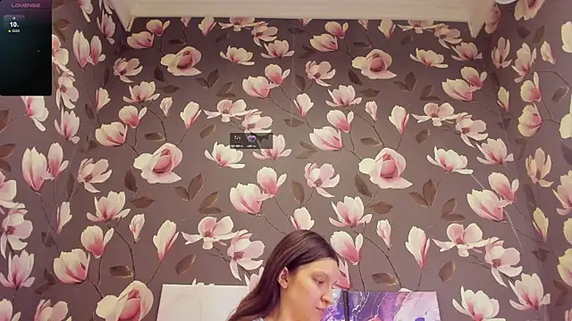Snapshot of MelaniGrand chatting on December 2024 01:18:02 PM MelaniGrand online show from December 2024 01:18:02 PM