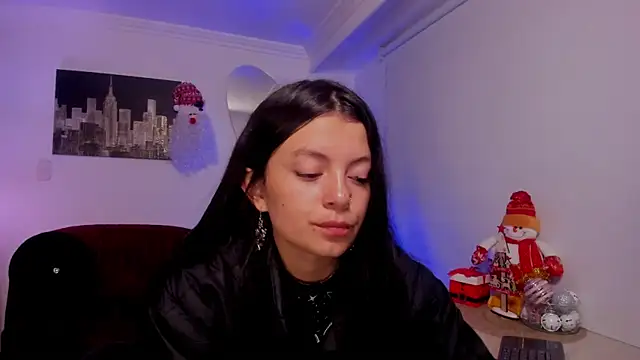 Snapshot of Meghan320 chatting on December 2024 11:21:01 AM Meghan320 online show from December 2024 11:21:01 AM