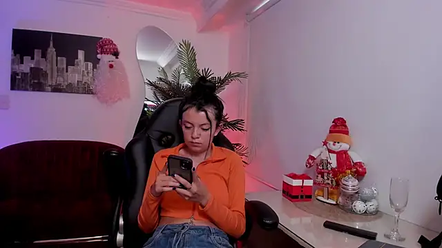Snapshot of Meghan320 chatting on December 2024 06:13:01 PM Meghan320 online show from December 2024 06:13:01 PM