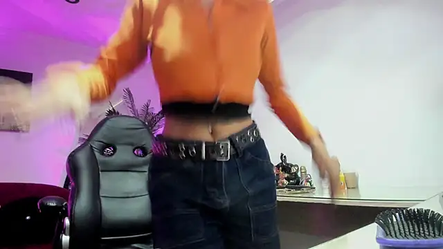 Meghan320 online show from October 2025 11:33:02 AM