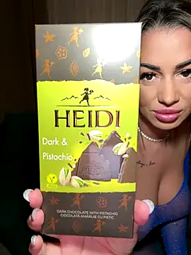 Snapshot of KirstieVegas chatting on October 2025 04:52:01 PM KirstieVegas online show from October 2025 04:52:01 PM