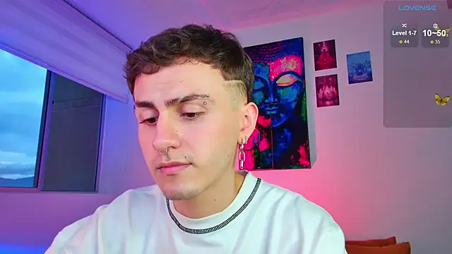 Snapshot of dimitri-bilak chatting on December 2025 10:49:01 PM dimitri-bilak online show from December 2025 10:49:01 PM