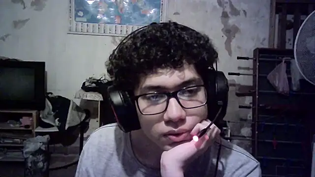 Snapshot of Emv2 chatting on October 2025 06:02:02 AM Emv2 online show from October 2025 06:02:02 AM