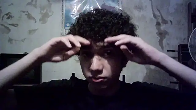 Snapshot of Emv2 chatting on December 2025 06:52:01 AM Emv2 online show from December 2025 06:52:01 AM