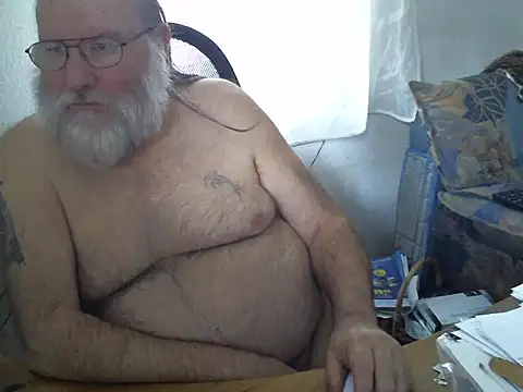 Snapshot of SexySantaC chatting on December 2024 09:20:02 AM SexySantaC online show from December 2024 09:20:02 AM