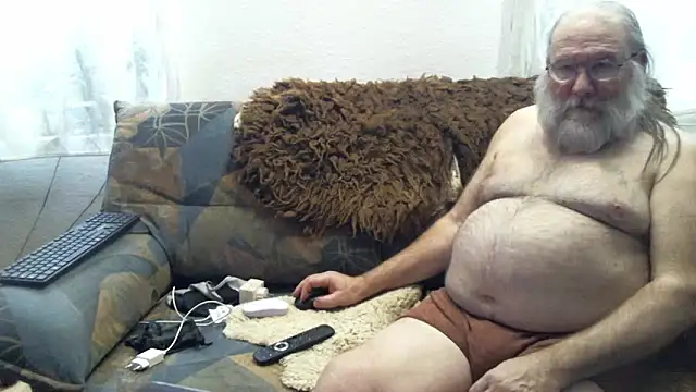 Snapshot of SexySantaC chatting on December 2024 07:00:02 PM SexySantaC online show from December 2024 07:00:02 PM