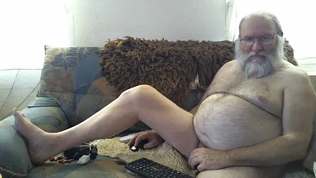 Snapshot of SexySantaC chatting on December 2024 02:14:02 PM SexySantaC online show from December 2024 02:14:02 PM