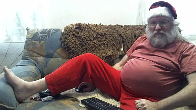 Snapshot of SexySantaC chatting on December 2024 06:02:02 PM SexySantaC online show from December 2024 06:02:02 PM