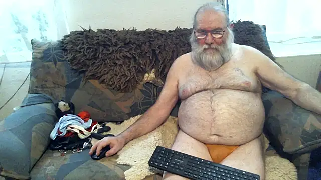 Snapshot of SexySantaC chatting on February 2025 08:05:02 PM SexySantaC online show from February 2025 08:05:02 PM