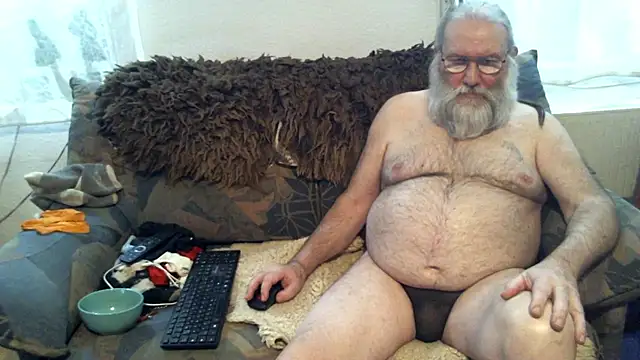 Snapshot of SexySantaC chatting on February 2025 05:40:02 PM SexySantaC online show from February 2025 05:40:02 PM