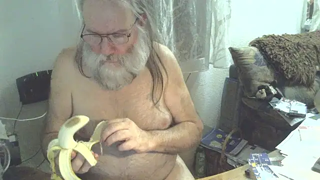 Snapshot of SexySantaC chatting on March 2025 10:48:01 PM SexySantaC online show from March 2025 10:48:01 PM