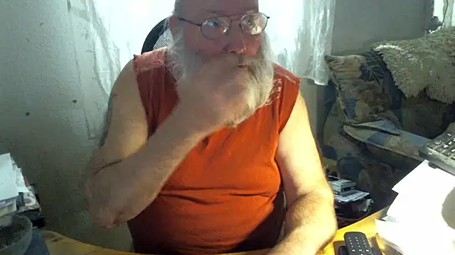 Snapshot of SexySantaC chatting on October 2025 04:00:01 PM SexySantaC online show from October 2025 04:00:01 PM