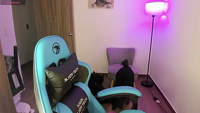 Miss Nicole online show from March 2026 08:37:02 PM