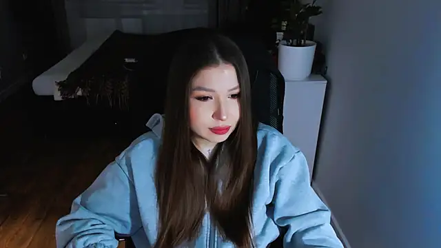 Eva Chris online show from March 2026 05:07:01 PM