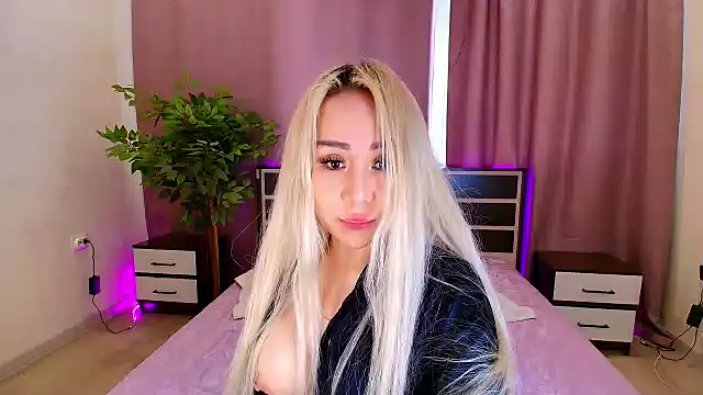 Yulianna Smith online show from March 2026 12:21:01 AM