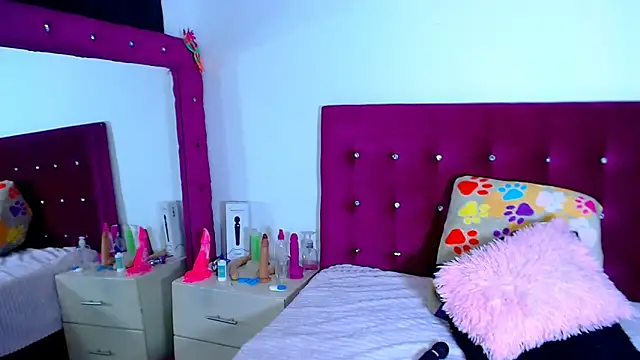 Snapshot of Jenng18 chatting on September 2025 10:24:02 PM Jenng18 online show from September 2025 10:24:02 PM