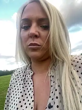 Bustyblondebabe32 online show from June 2026 07:40:01 PM