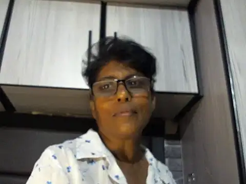 Snapshot of MsAttitude chatting on April 2026 08:37:02 AM MsAttitude online show from April 2026 08:37:02 AM