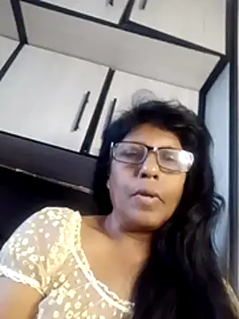 Snapshot of MsAttitude chatting on May 2026 08:33:01 AM MsAttitude online show from May 2026 08:33:01 AM