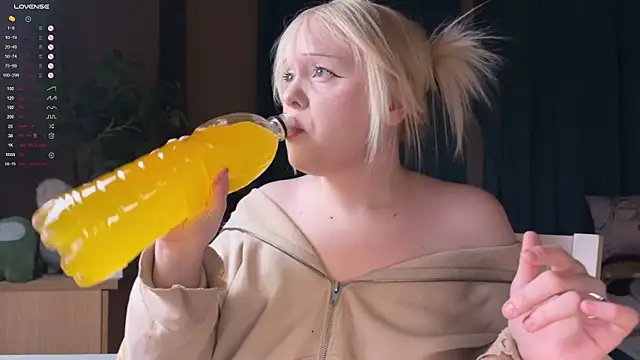 Snapshot of LisaLaas chatting on March 2026 07:28:01 PM LisaLaas online show from March 2026 07:28:01 PM