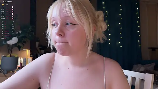 Snapshot of LisaLaas chatting on March 2026 08:20:02 PM LisaLaas online show from March 2026 08:20:02 PM