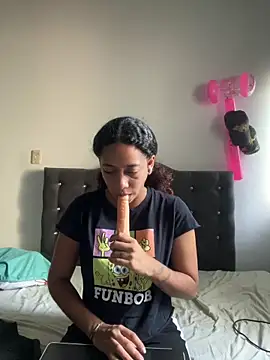 Snapshot of Miley_and_Vash chatting on January 2025 03:09:02 PM Miley and Vash online show from January 2025 03:09:02 PM