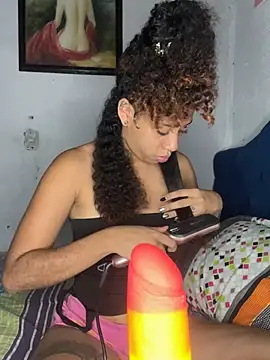 Snapshot of Miley_and_Vash chatting on March 2025 07:38:01 PM Miley and Vash online show from March 2025 07:38:01 PM