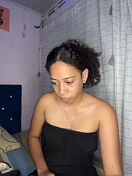 Snapshot of Miley_and_Vash chatting on October 2025 04:18:01 PM Miley and Vash online show from October 2025 04:18:01 PM