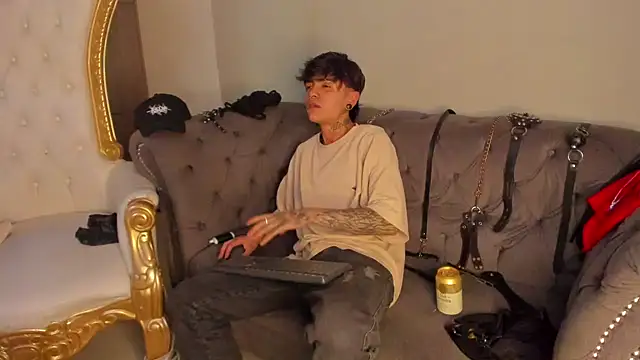 Snapshot of AcidMilo chatting on December 2024 07:27:02 PM AcidMilo online show from December 2024 07:27:02 PM